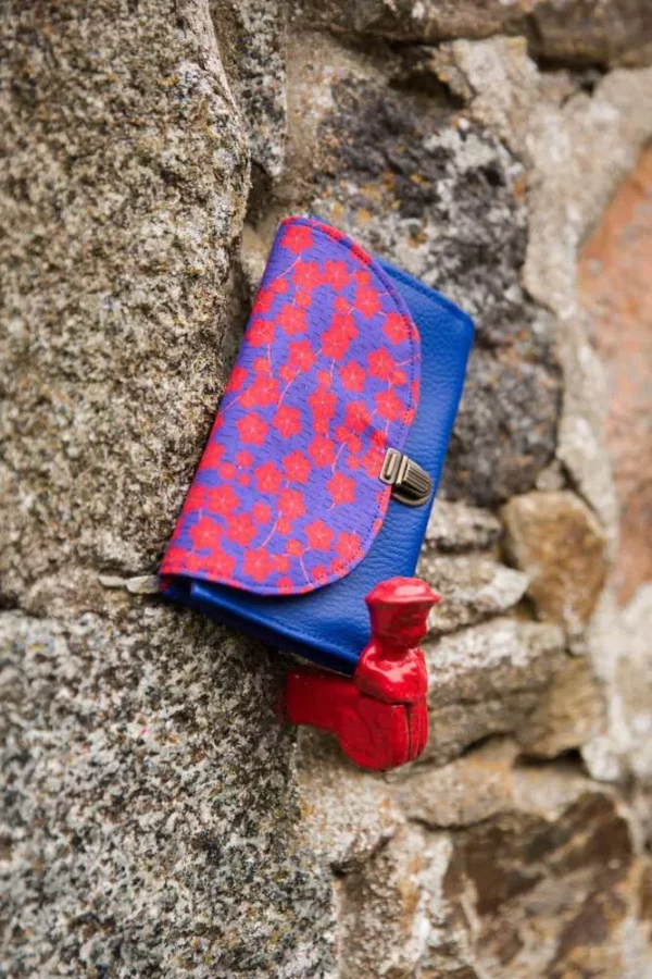 porte monnaie femme attache cartable rétro motif fleurs rouge sur fond bleu
