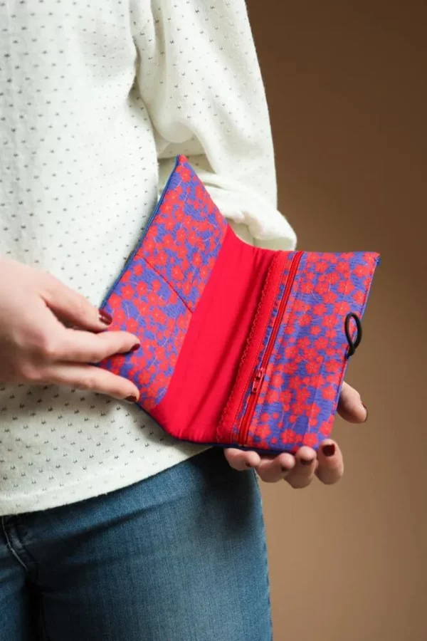 Portefeuille femme simili cuir made in france bleu et rouge fleurs