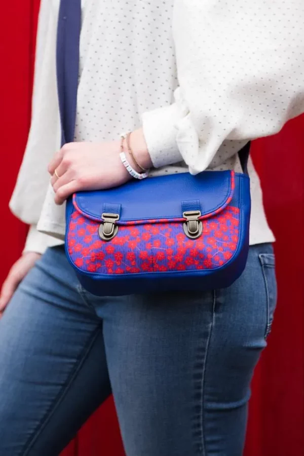 Petit sac à main femme attache cartable rétro simili cuir bleu roi et tissu imprimé fleurs rouges