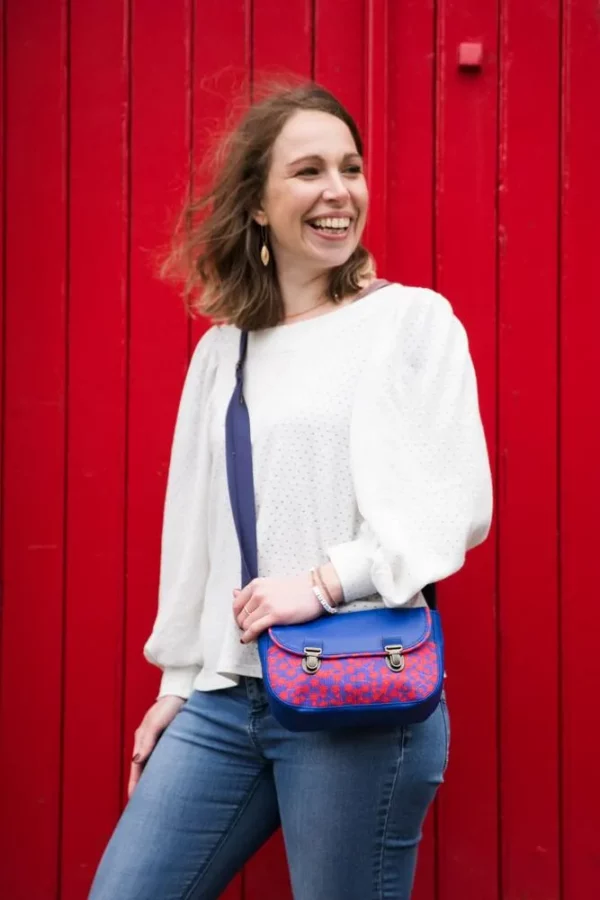 sac à main femme Yoko porté simili cuir bleu et tissu imprimé poches fleurs rouges