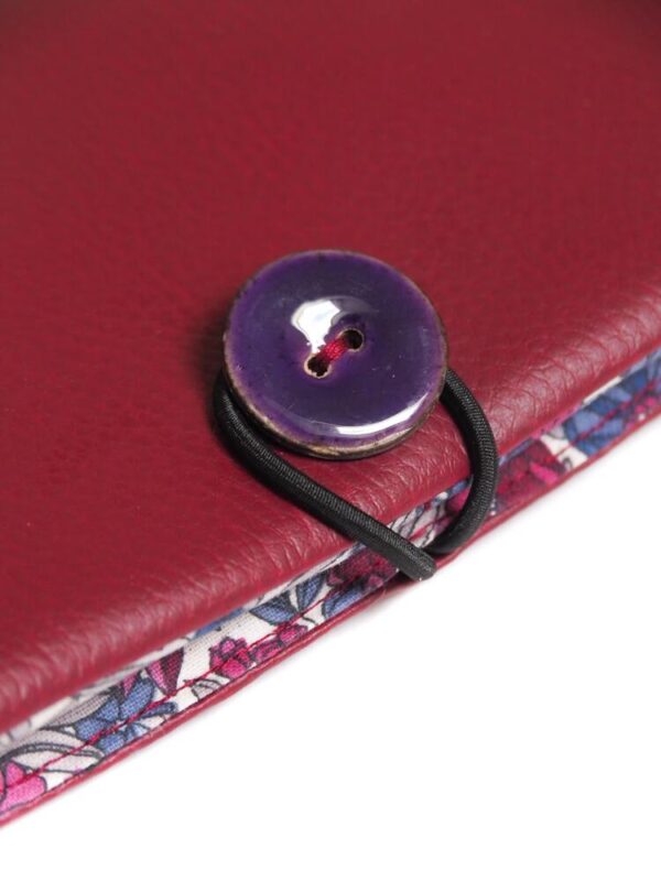 Portefeuille Lulu zoom sur bouton coco violet