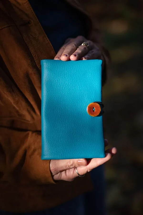Portefeuille femme simili cuir turquoise fait main en France en Bretagne