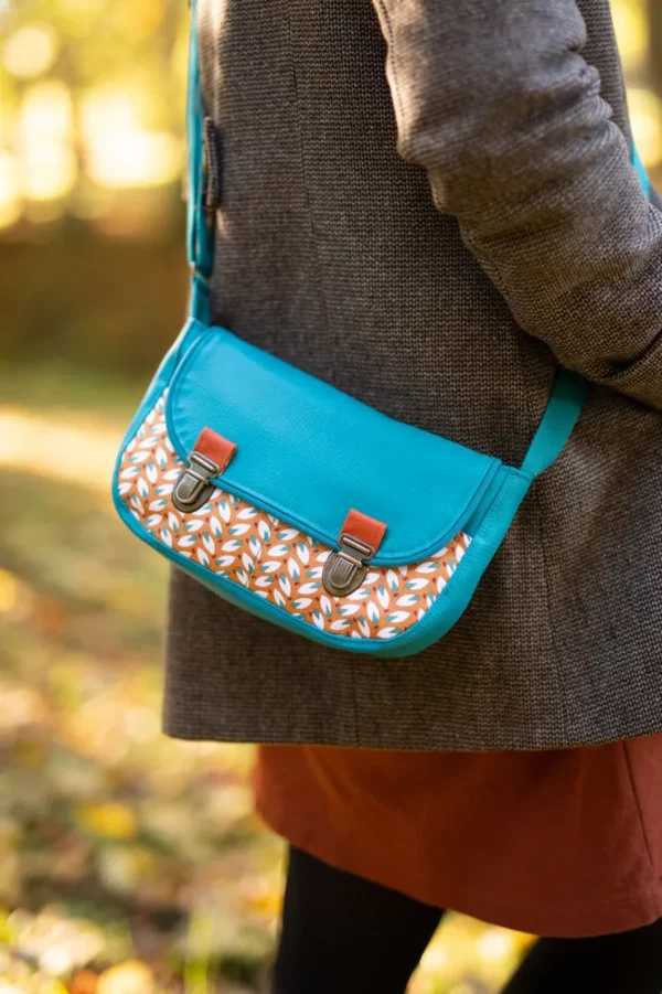 Sac à main femme simili cuir turquoise et tissu imprimé Moka porté