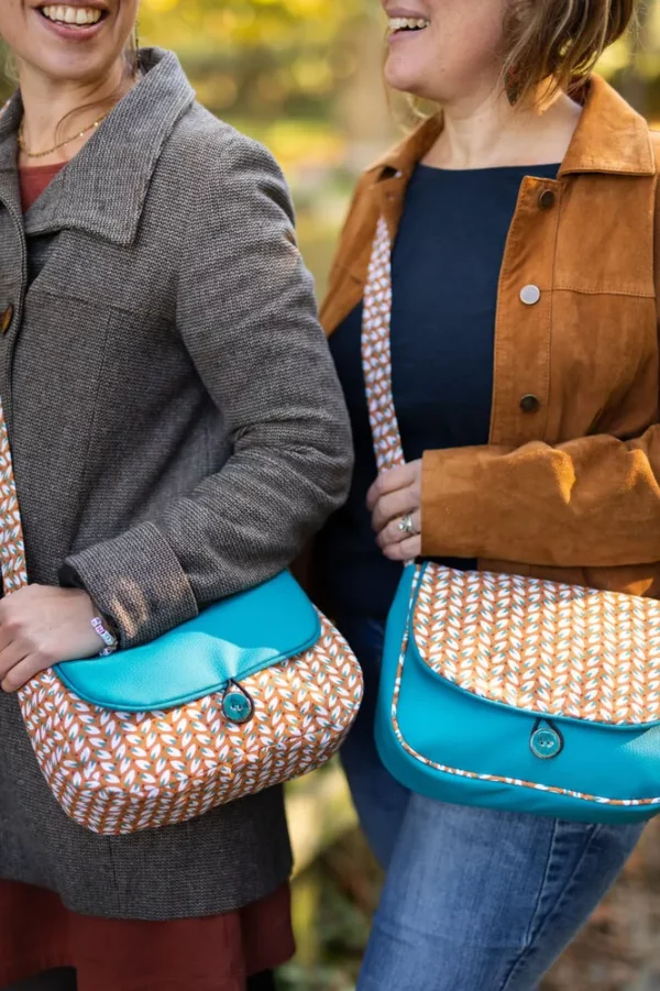 Sac réversible femme fabriqué en France vue côté simili cuir turquoise et vue tissu imprimé Moka