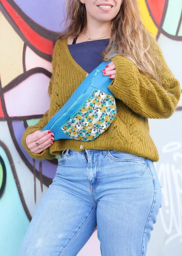Sac banane fait main en France Mia simili cuir turquoise et tissu imprimé