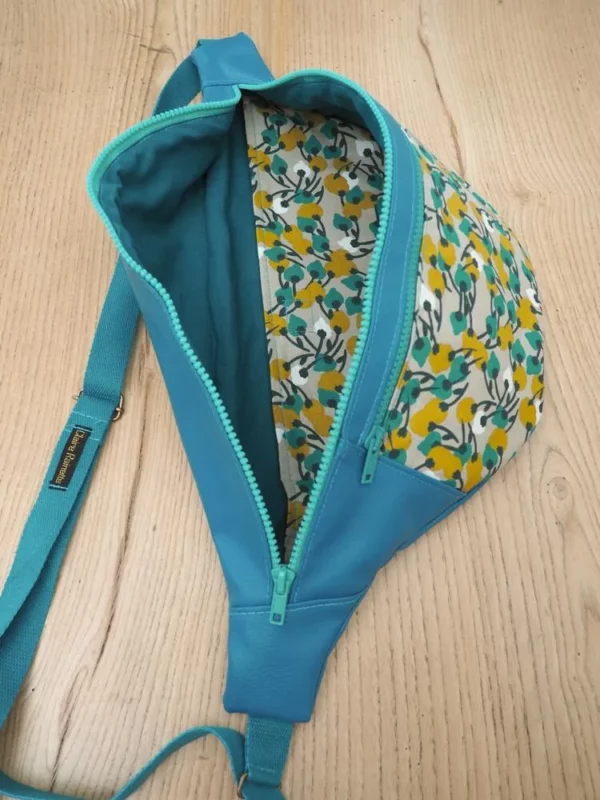 Sac banane fait main en France Mia turquoise vue intérieure poche compartiment