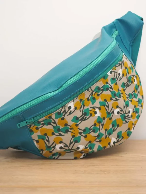 Sac banane XL Mia Zoom sur la poche zippée devant