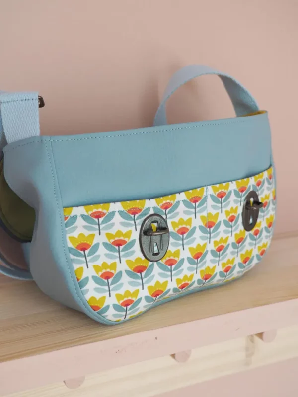 Vue face poches plaquées sac l'essentiel bleu vert rétro