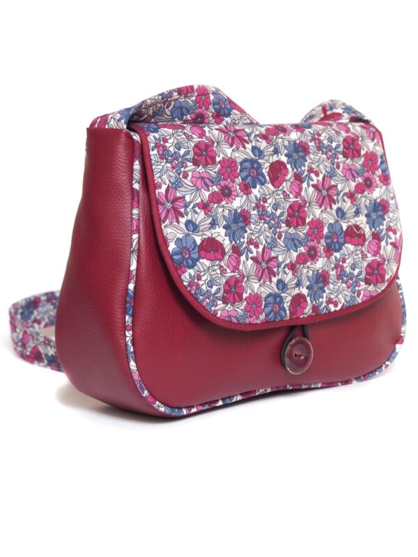 Sac réversible Lulu profil avec zoom sur passepoil assorti tissu fleuri