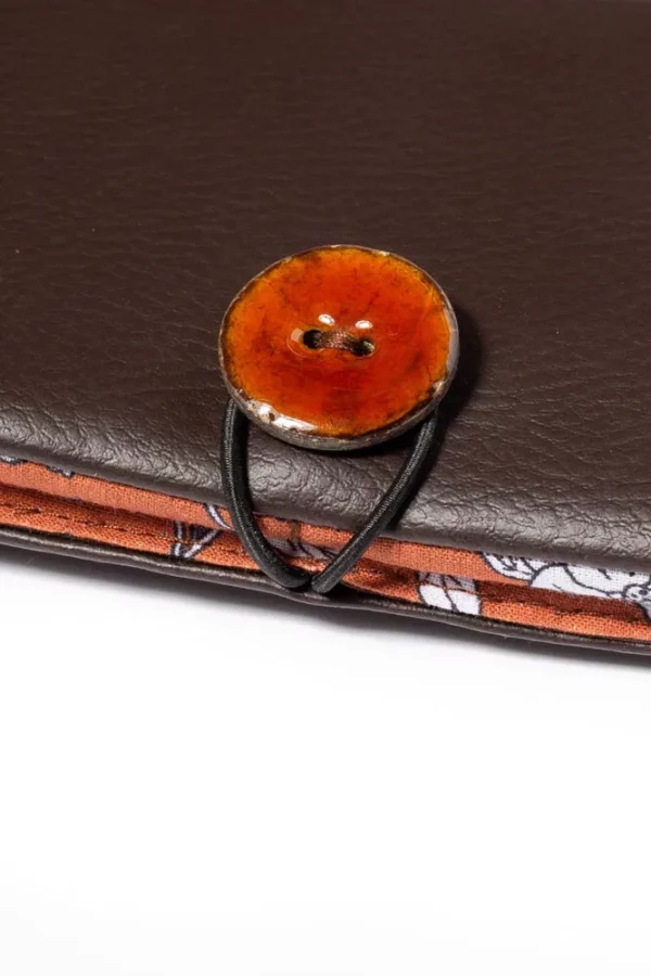 Portefeuille Juliette zoom sur bouton coco rouille