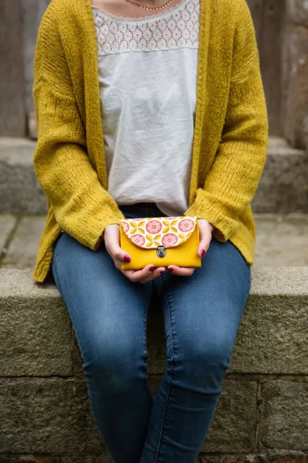 Porte monnaie femme Charlie fait main en France porté