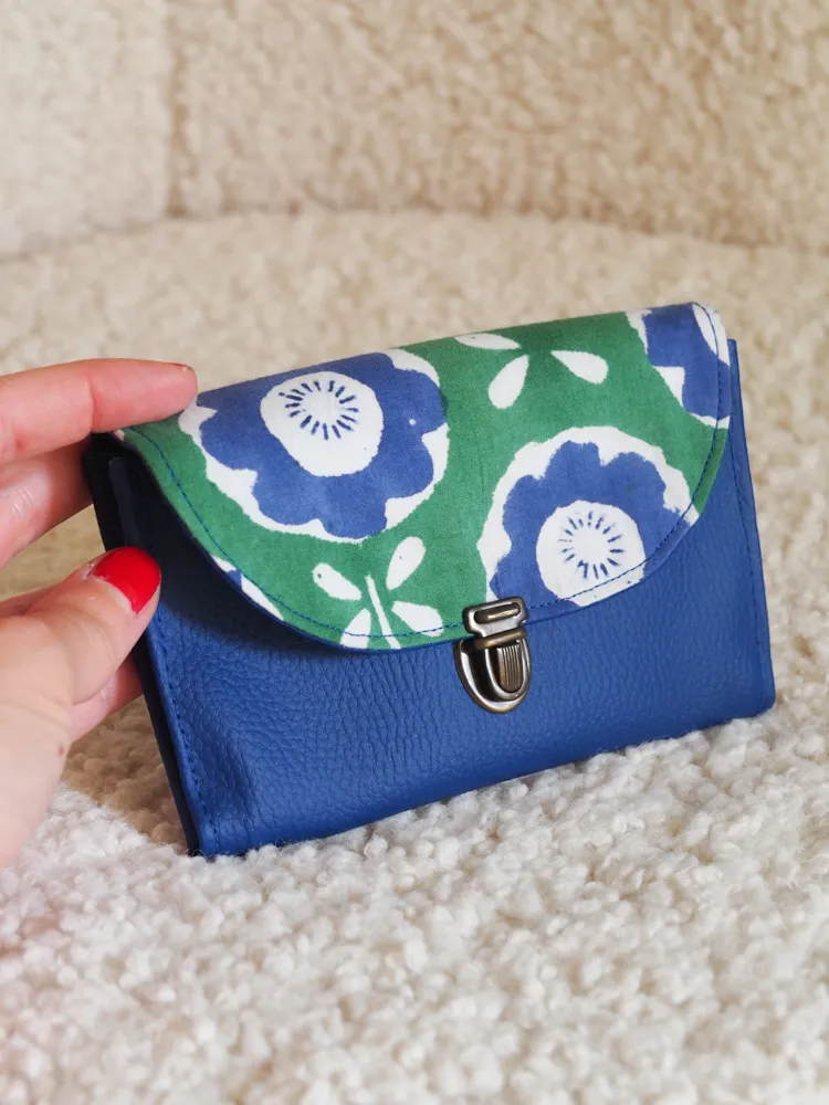 Portemonnaie femme cousu main Léna attache cartable rétro grosses fleurs