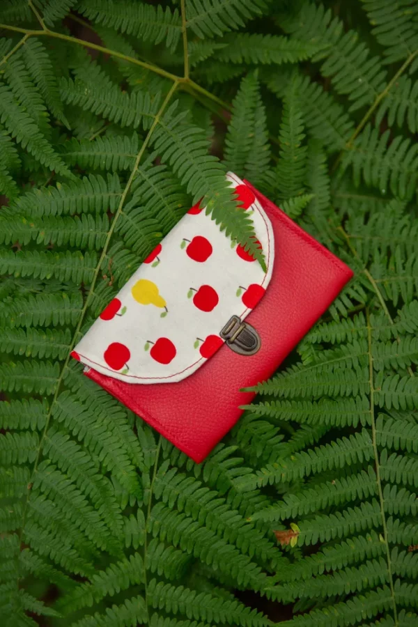 Porte monnaie femme fait main simili cuir rouge tissu imprimé les pommes