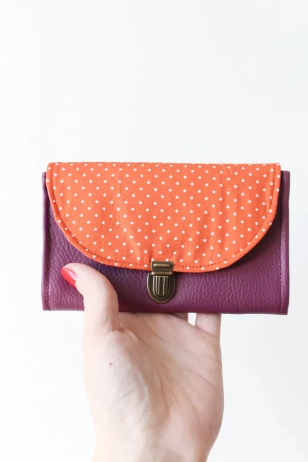 Porte monnaie femme attache cartable fait main en France violet orange pois