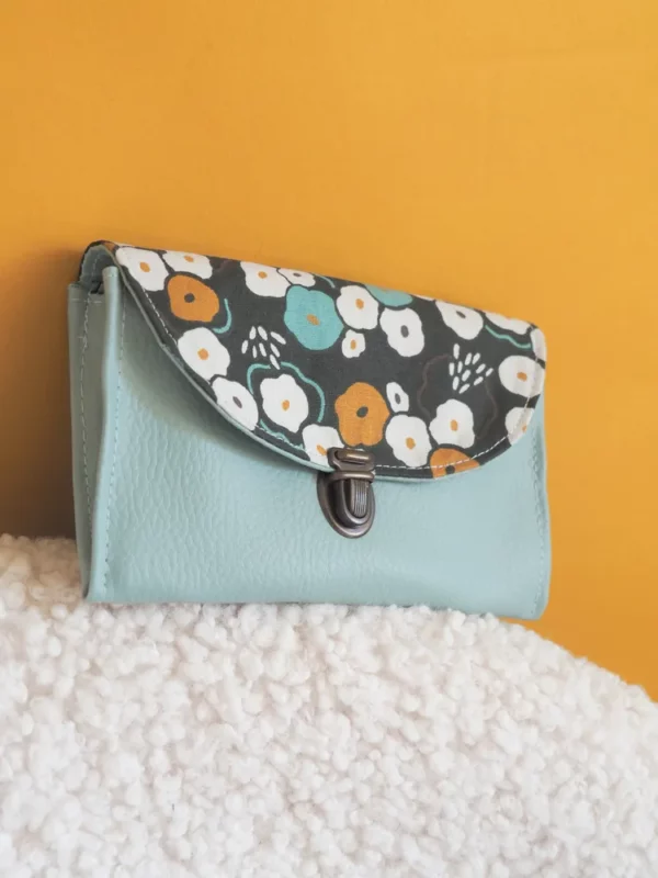 Porte monnaie cousu main en France simili cuir tissu imprimé coloré fleurs moutarde June