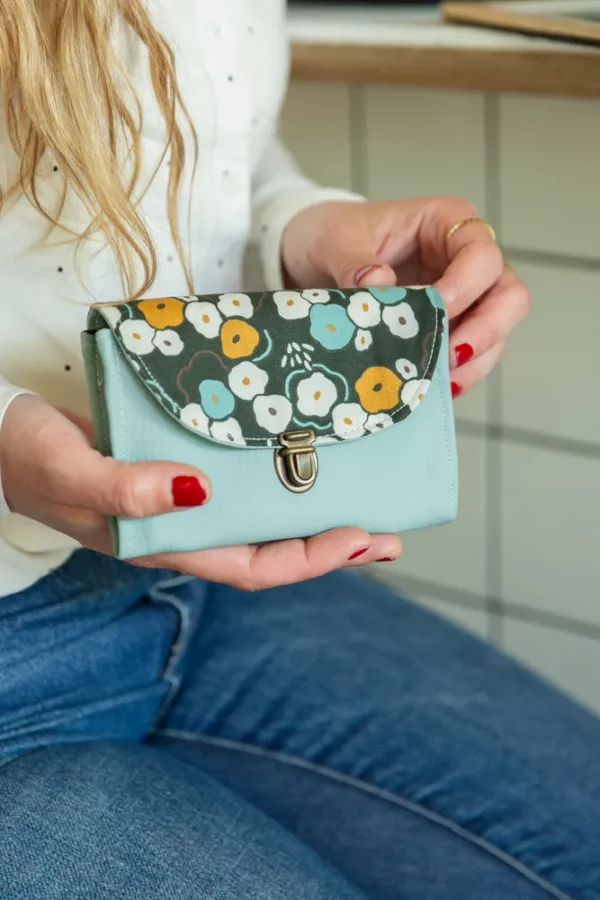 Porte monnaie femme coloré fait main simili cuir bleu gris tissu imprimé fleurs Junes