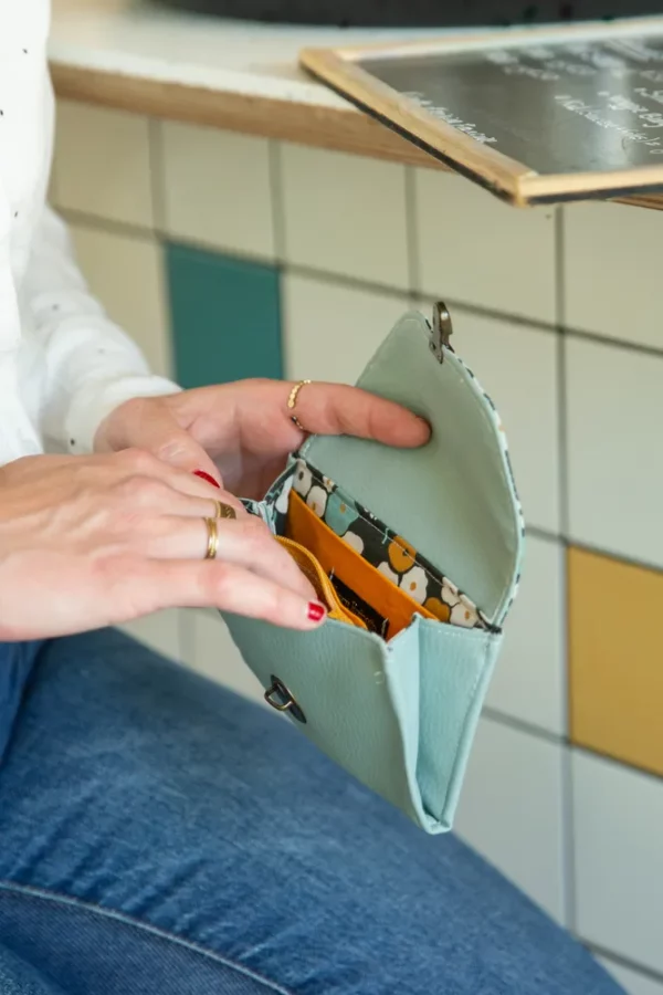Porte monnaie June en cours d'utilisation