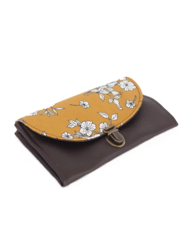 Porte monnaie femme cousu main en Bretagne marron moutarde fleurs