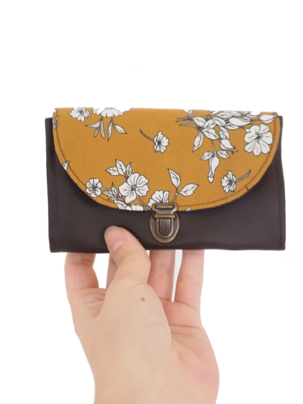 Porte monnaie femme attache cartable rétro simili cuir marron tissu imprimé moutarde fleurs fait main