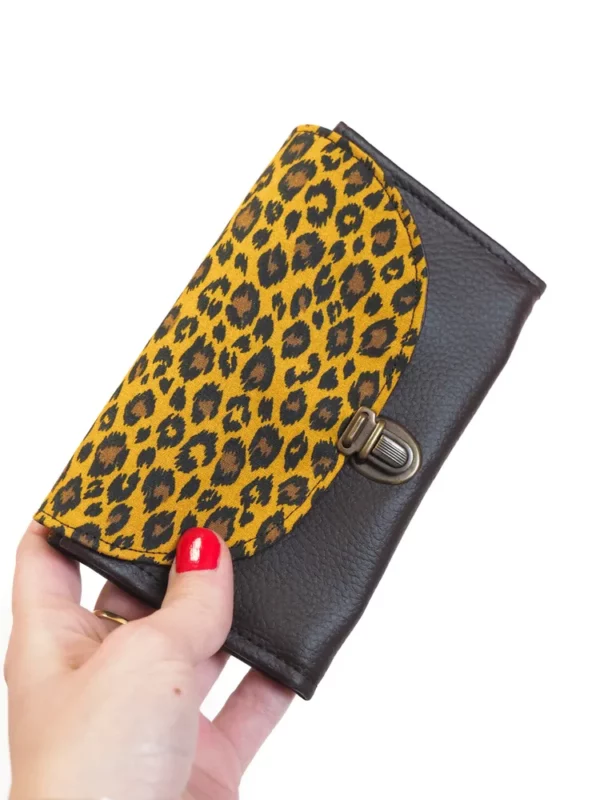 Porte monnaie femme simili cuir marron tissu imprimé léopard moutarde