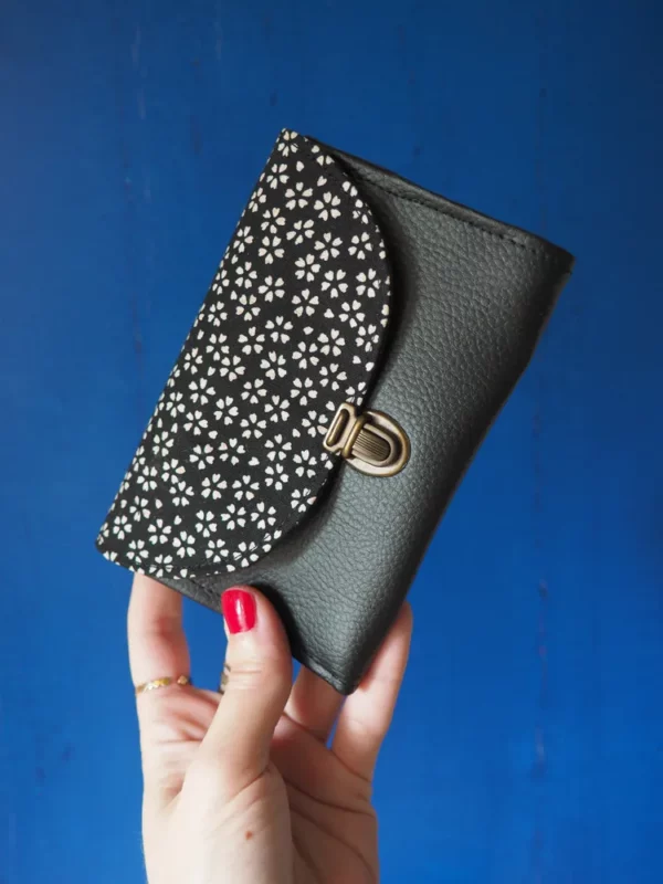 Porte monnaie femme attache cartable rétro simili cuir noir et tissu imprimé fleurs