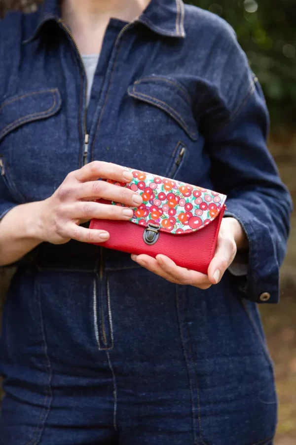 Porte monnaie cousu main attache cartable rétro simili cuir rouge tissu imprimé cerises
