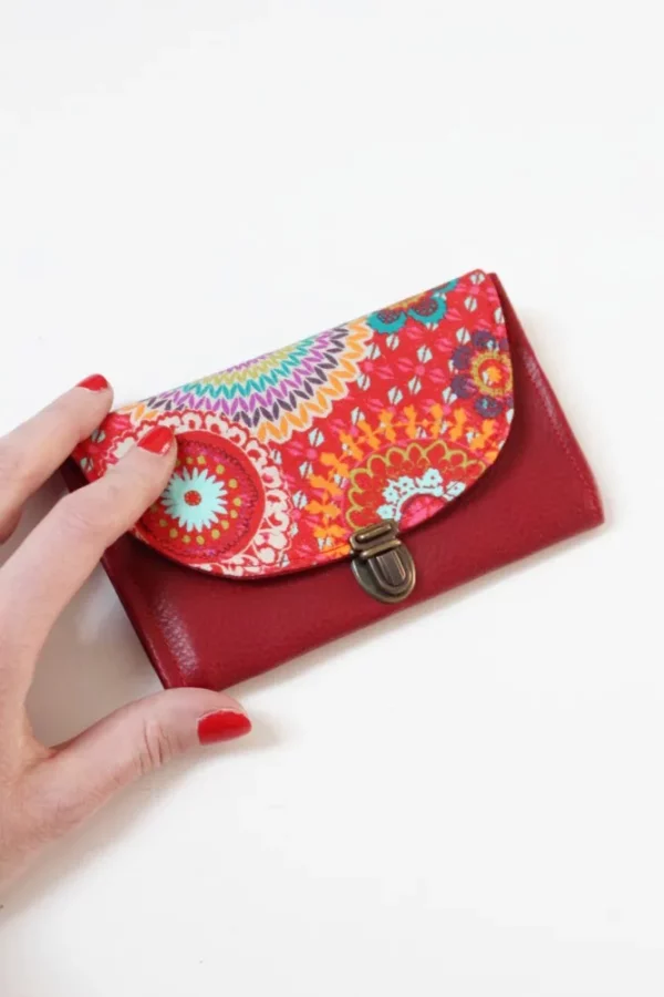 Porte monnaie femme cousu main en Bretagne simili cuir bordeaux tissu imprimé rouge orange multicolore