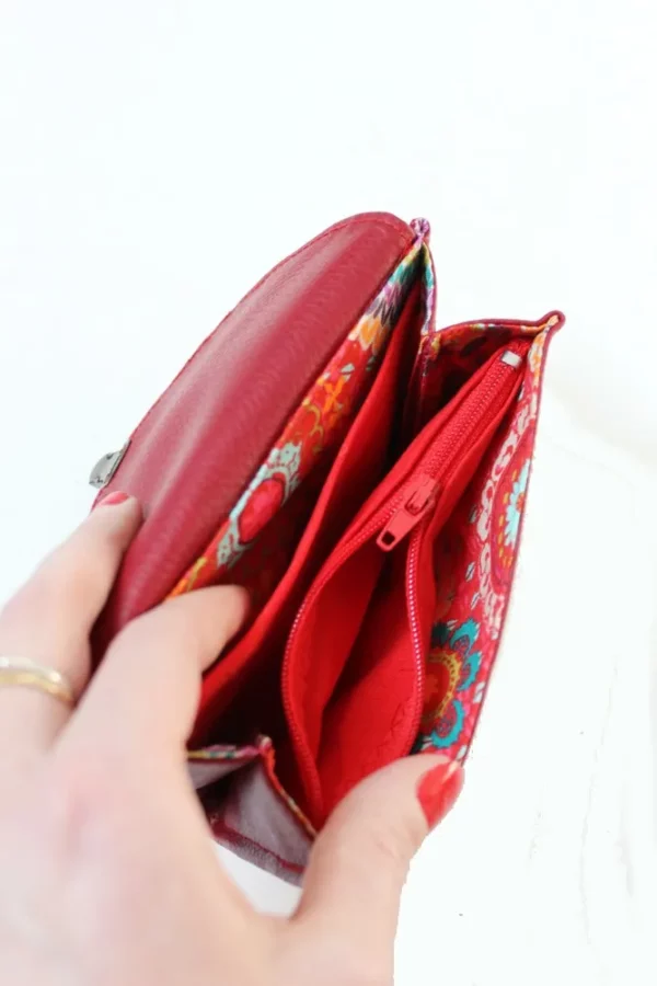 Porte monnaie femme fait main intérieur bordeaux rouge multicolore poche zippée monnaie compartiments cartes