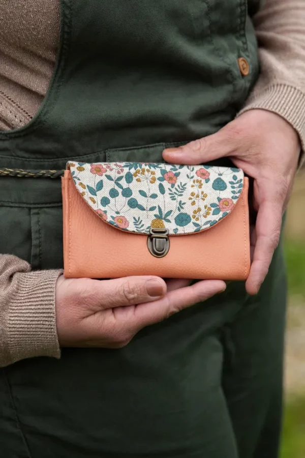 Porte monnaie femme fait main Peach porté