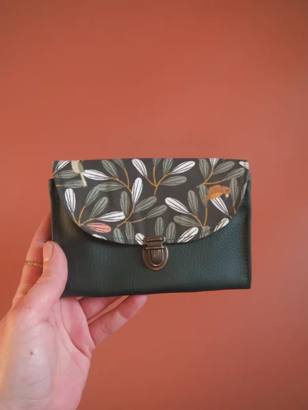 Porte monnaie femme attache cartable simili cuir vert tissu imprimé oiseaux pioupiou