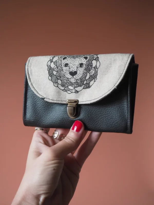 Porte monnaie femme fait main en France noir Lion