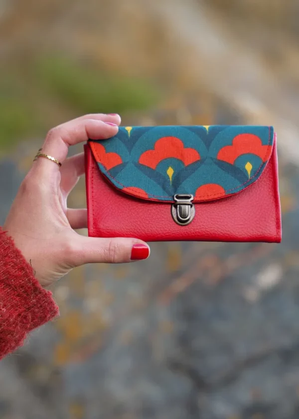 Porte monnaie femme fait main en France simili cuir rouge tissu imprimé rétro attache cartable Clotilde