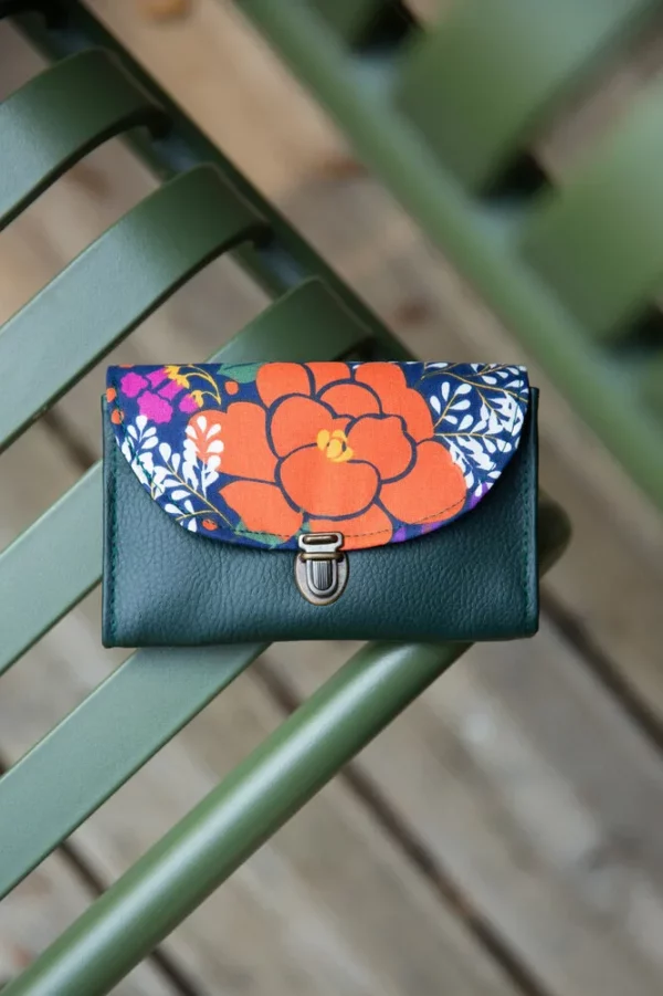 Porte monnaie femme coloré fait main simili cuir vert tissu imprimé fleurs orange Camille