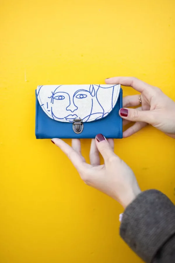 Porte monnaie femme fait main attache cartable rétro simili cuir bleu tissu imprimé visages Picassa