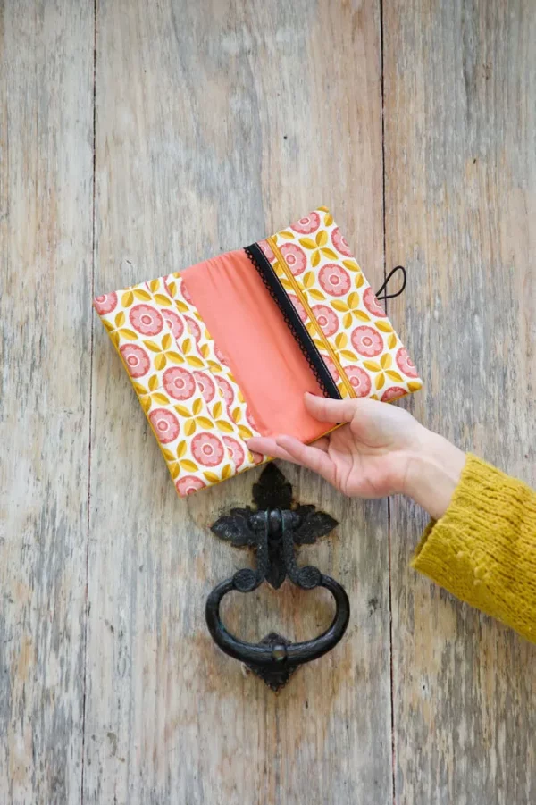 Portefeuille femme fait main en France simili cuir jaune et tissu imprimé vieux rose Charlie