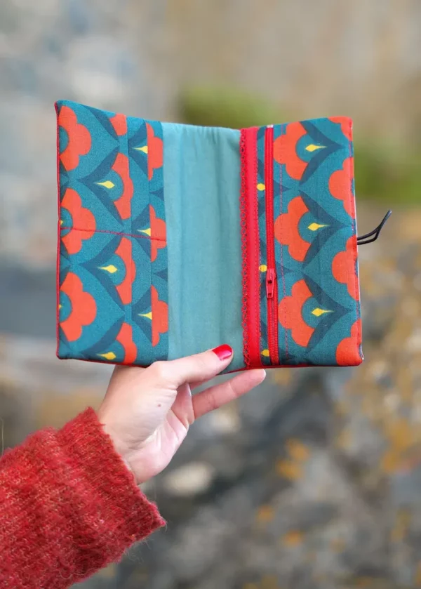 Portefeuille fait main en France simili cuir rouge tissu imprimé rétro Clotilde