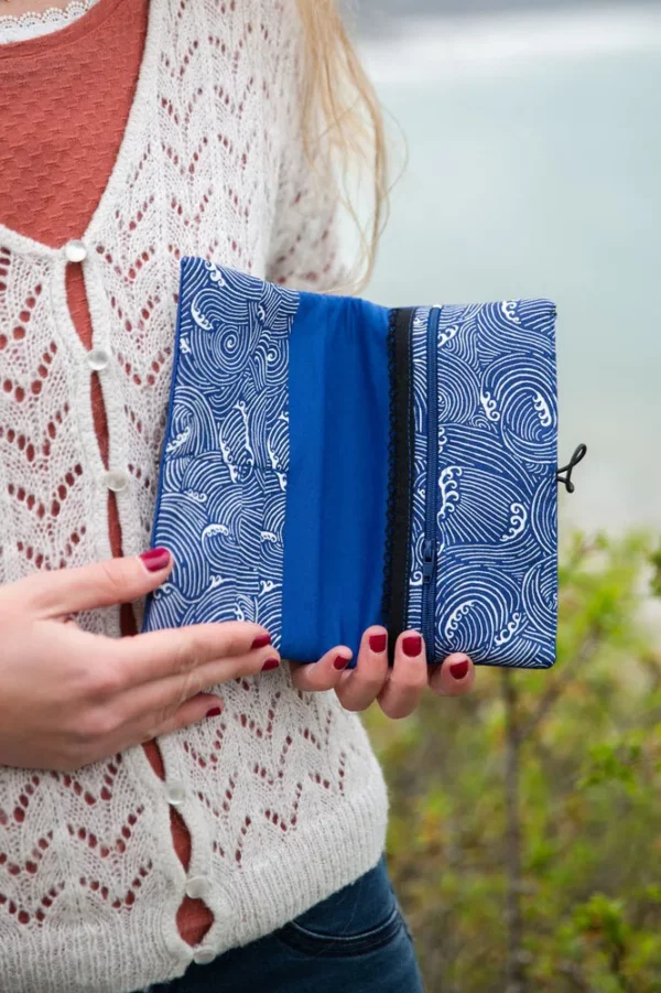 Portefeuille femme fait main compagnon tissu bleu imprimé vagues Océan