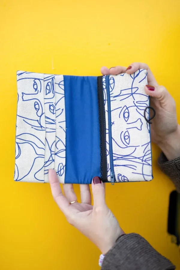 Portefeuille femme fait main compagnon simili cuir bleu tissu imprimé visages Picassa