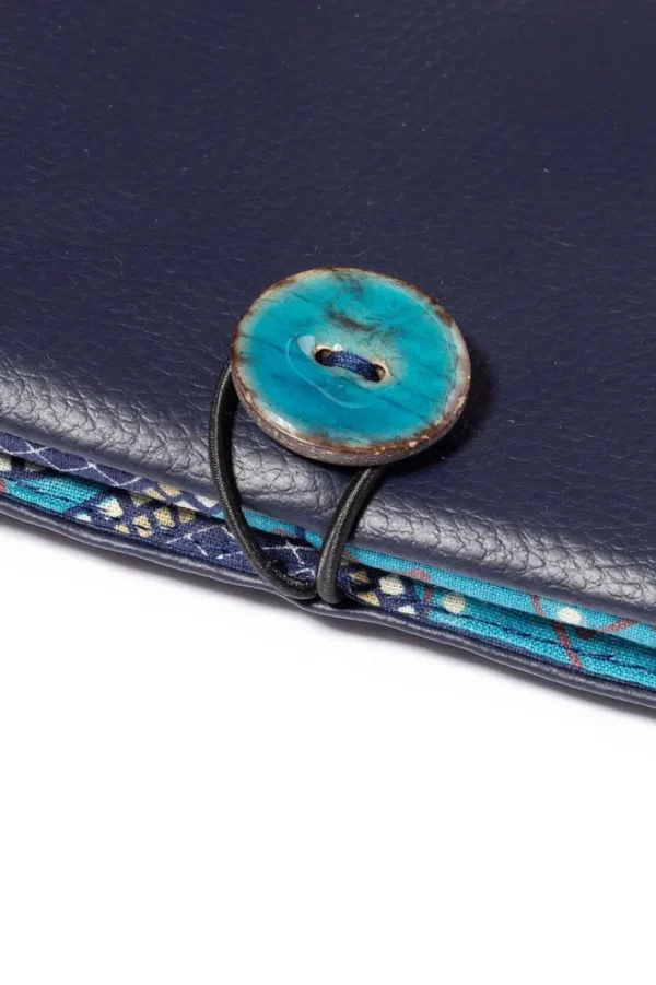Portefeuille Isa zoom sur bouton coco turquoise