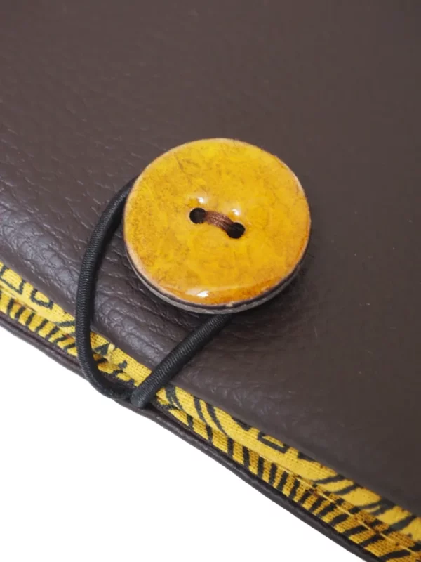 Portefeuille compagnon marron jaune moutarde bouton coco