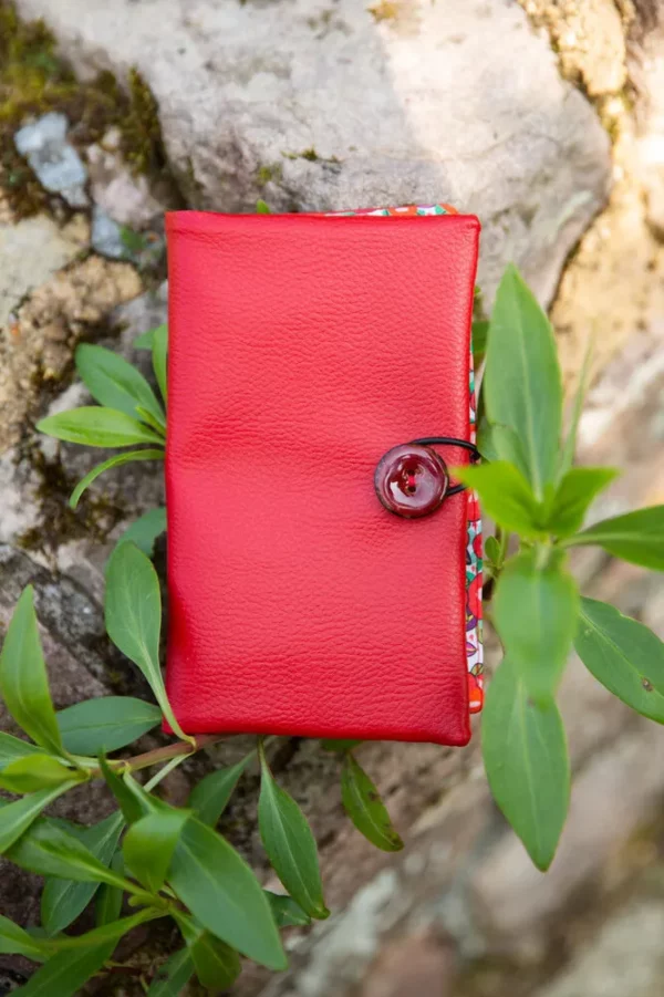 Portefeuille compagnon fait main en France coloré rouge cerises