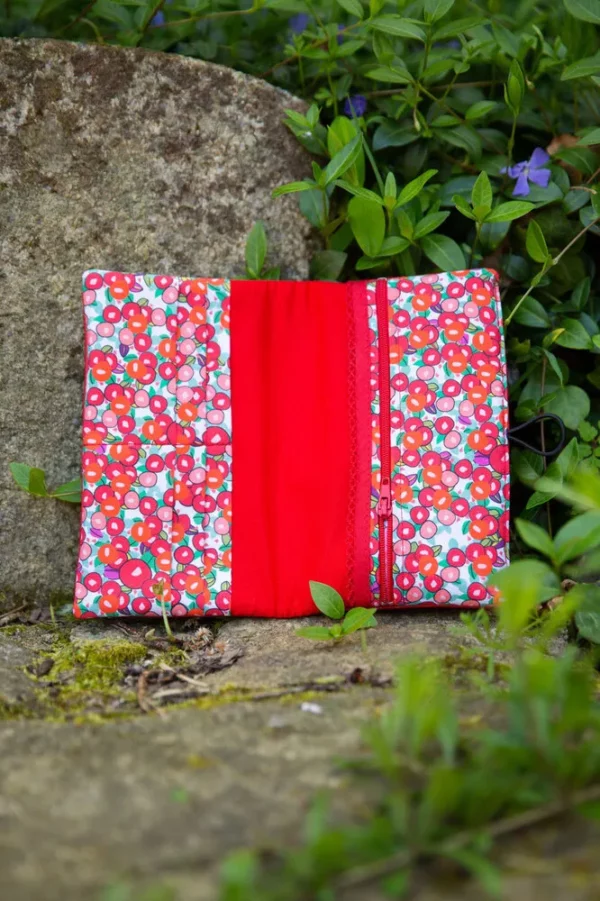 Portefeuille femme fait main en France simili cuir rouge tissu imprimé cerises