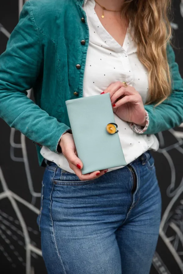 Portefeuille femme les gens cousu main fermé simili cuir bleu gris bouton coco jaune