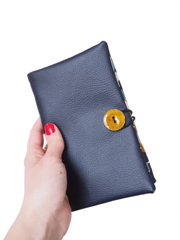 Portefeuille femme bleu marine bouton jaune fabriqué en Bretagne