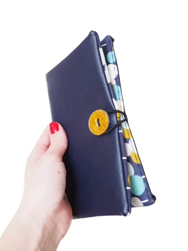 Portefeuille femme bleu marine tissu imprimé moutarde profil