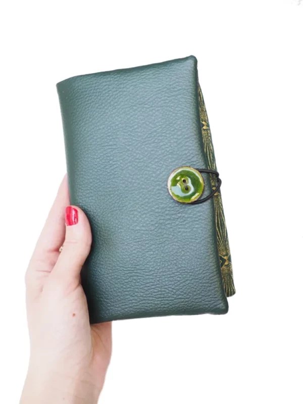 Portefeuille compagnon femme vert doré bouton vert en coco