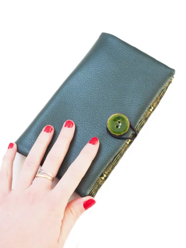 Portefeuille femme compagnon simili cuir vert et tissu doré cousu main en Bretagne