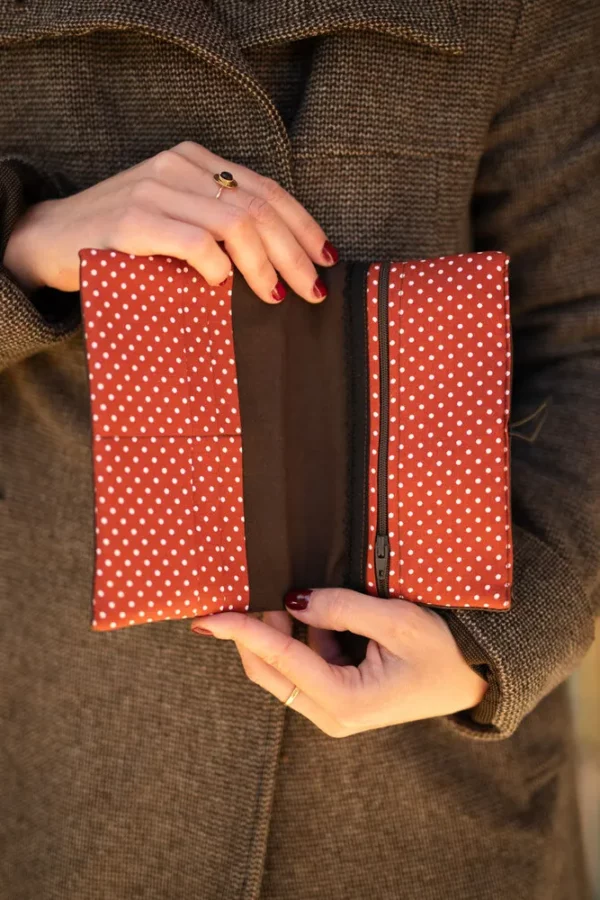 Portefeuille compagnon femme fait main simili cuir marron tissu imprimé rouille pois Juliette