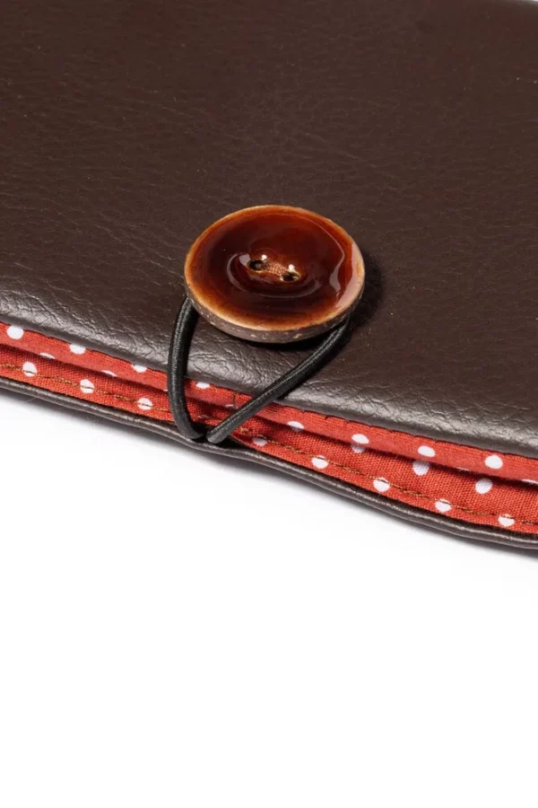 Portefeuille Juliette pois zoom sur bouton marron coco