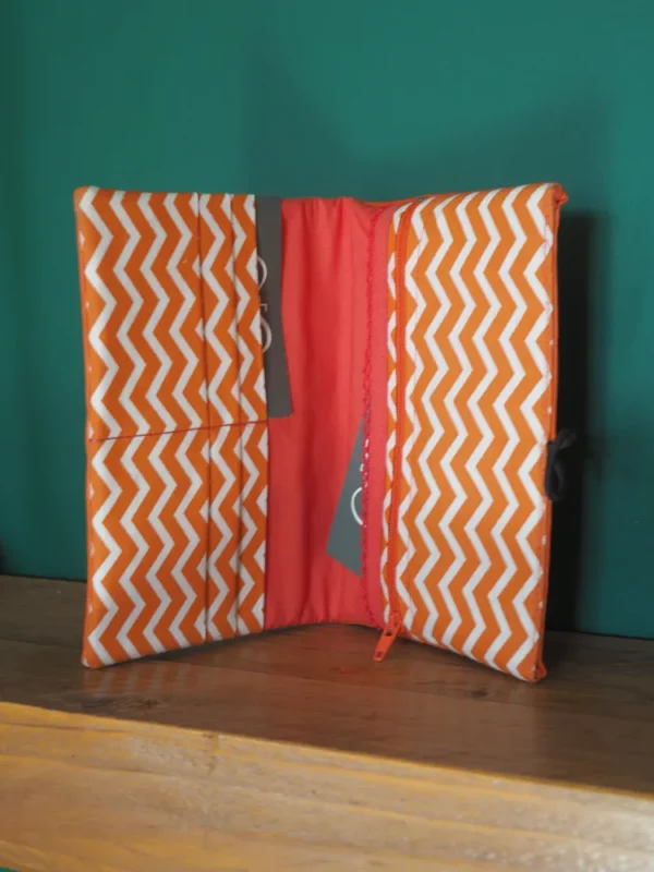 Portefeuille orange chevrons ouvert